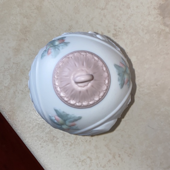 Lladro 1996 Muted Pastel Porcelain Christmas Ornament Collectible - Picture 2 of 9